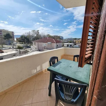 بيت ضيافة Vila Bashllari فلورا